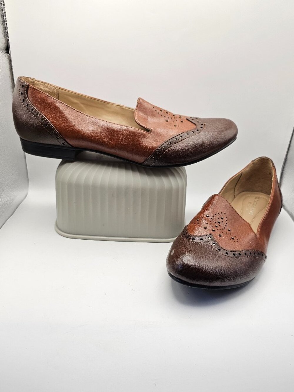 Naturalizer Lancing Two‑Tone Brown Leather Wingtip Loafers – Women’s Size 8.5M